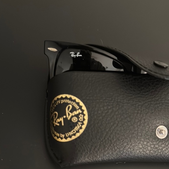 Ray-Ban Black Wayfarer Sunglasses - Picture 8 of 9